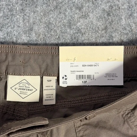 St Johns Bay Womens 12P Petite Capri Cargo Pants Taupe Shadow NEW With Tags - Picture 4 of 9